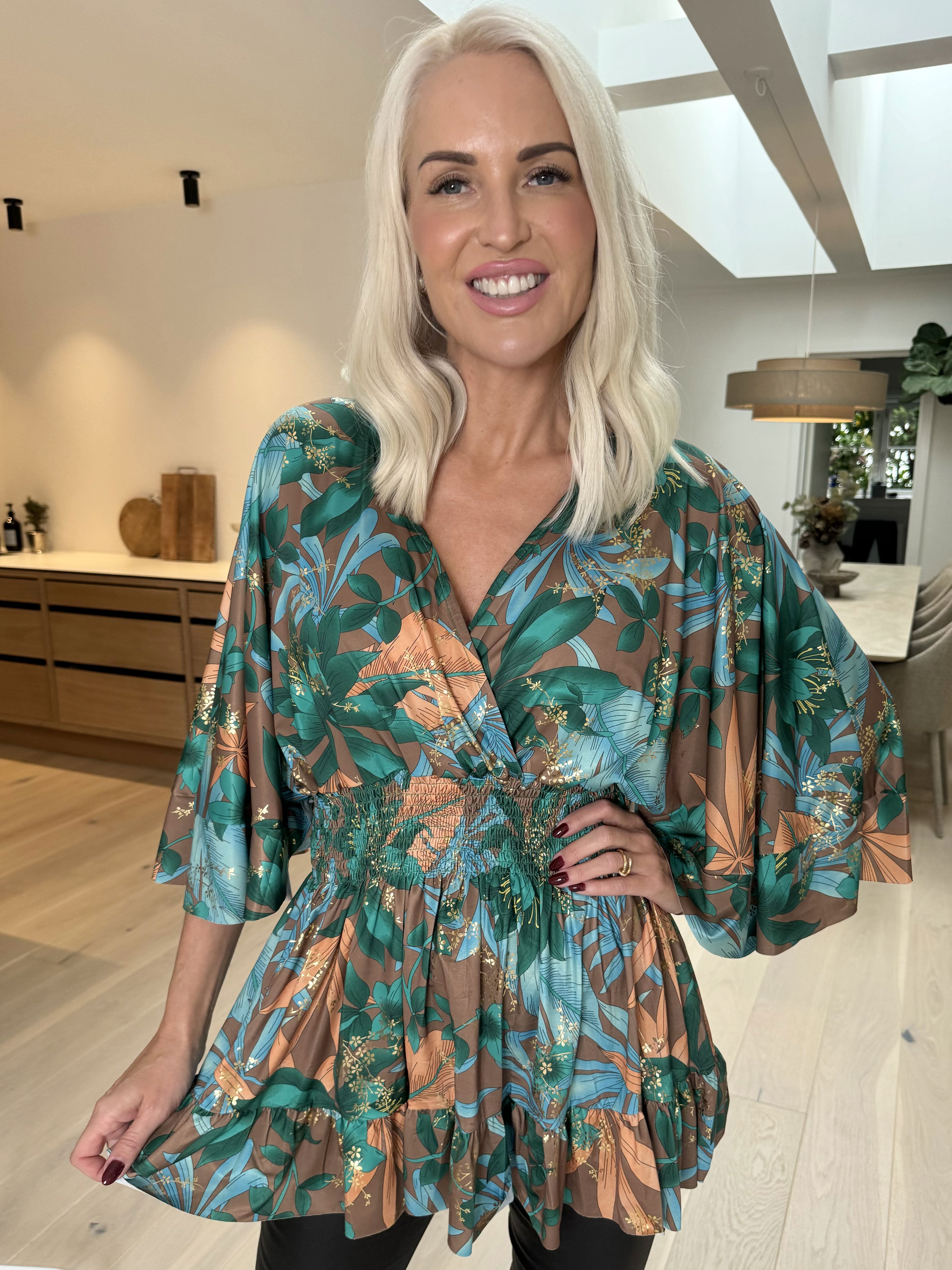 Pamela Gold Flower Shirt - Sød tunika med smock og flæser